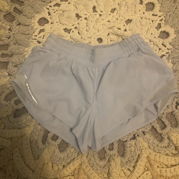 SOLD Lululemon Hotty Hot Short II *2.5" Windmill - Picture 2 of 5